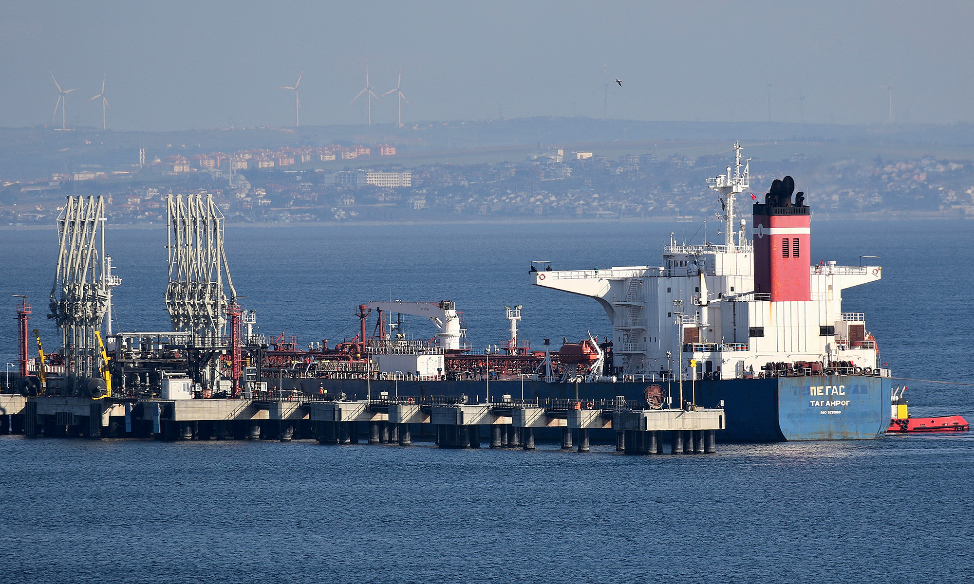 Tàu chở dầu Pegas ở Marmara Ereglisi, phía tây Thổ Nhĩ Kỳ hồi tháng 1. Ảnh: Reuters.