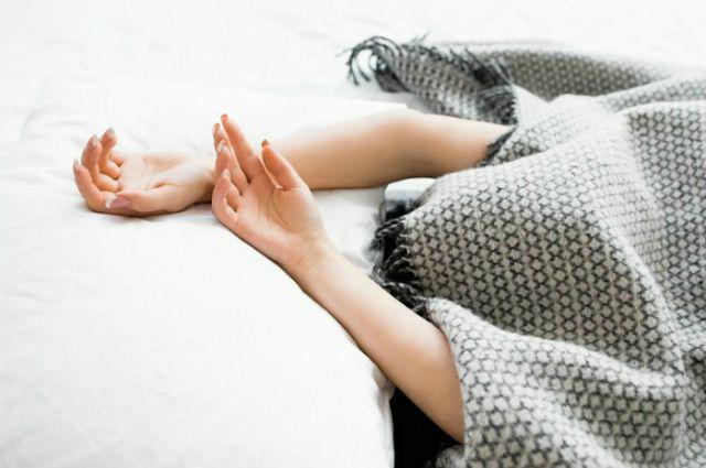 5 thói quen khi ngủ nhiều người mắc hại hơn thức khuya, dễ khiến bạn già nua và “đoản mệnh” - 3