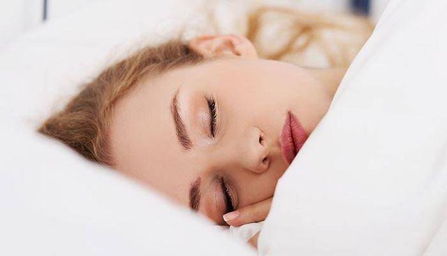 5 thói quen khi ngủ nhiều người mắc hại hơn thức khuya, dễ khiến bạn già nua và “đoản mệnh” - 4
