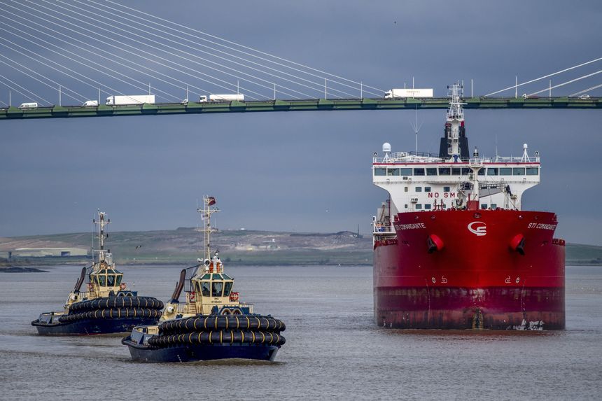 Tàu chở dầu diesel Nga đang hướng đến cảng ở Purfleet (Anh) đầu tháng này. Ảnh: WSJ
