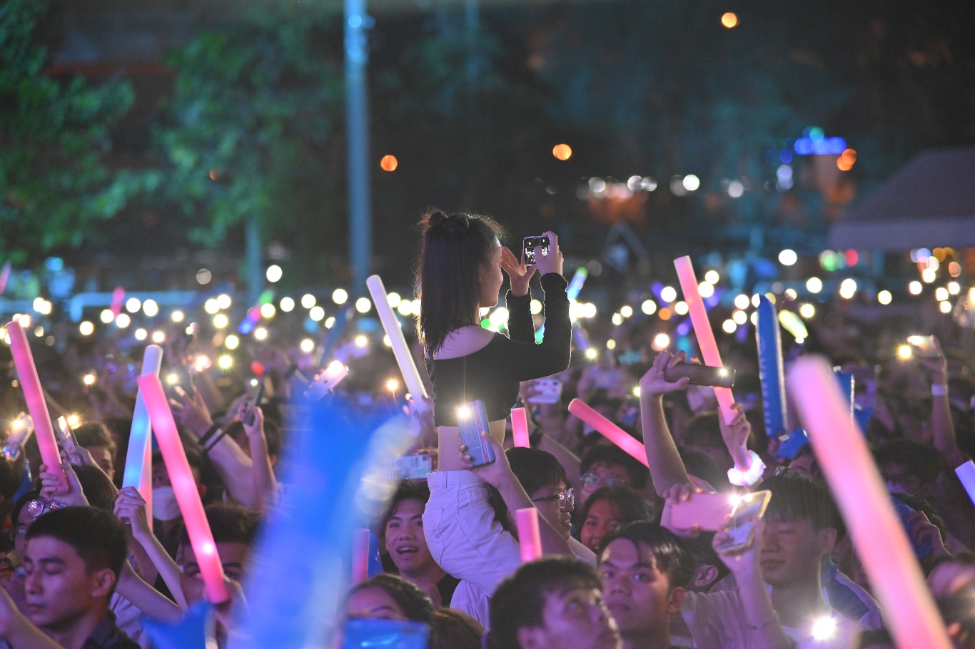 BinZ, Hoàng Dũng, Lyly, Chillies cùng DJ quốc tế Plastik Funk “đốt cháy” Janus Campus Tour - 3