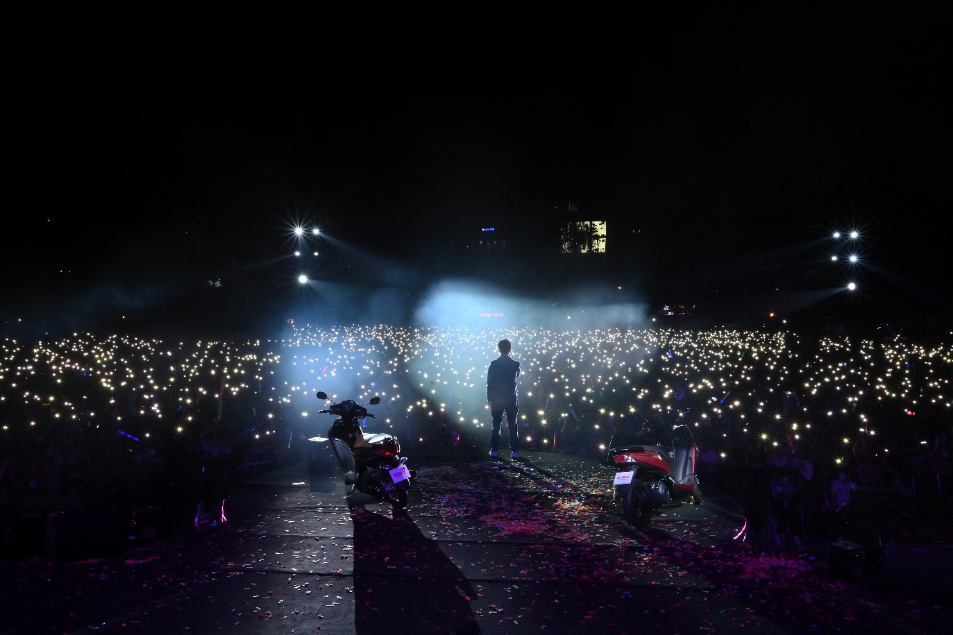 BinZ, Hoàng Dũng, Lyly, Chillies cùng DJ quốc tế Plastik Funk “đốt cháy” Janus Campus Tour - 6