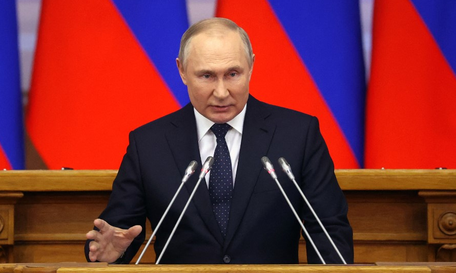 Tổng thống Putin phát biểu trước Hội đồng Các nhà lập pháp Nga hôm 27/4. Ảnh: AFP.