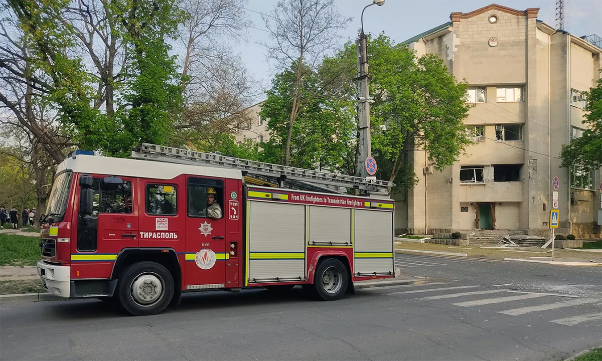 Xe cứu hỏa bên ngoài tòa nhà cơ quan an ninh của Transnistria, Moldova ngày 25/4. Ảnh: RIA Novosti.