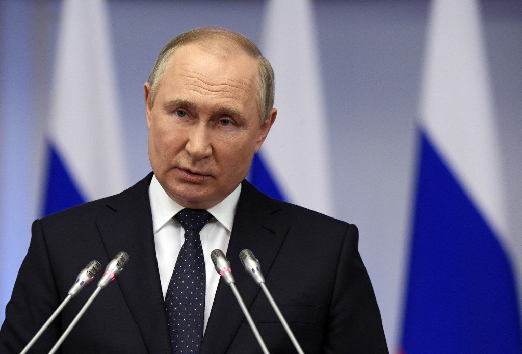 Tổng thống Nga Putin phát biểu trong cuộc họp của hội đồng cố vấn quốc hội Nga ở Saint Petersburg hôm 27/4. Ảnh: AFP