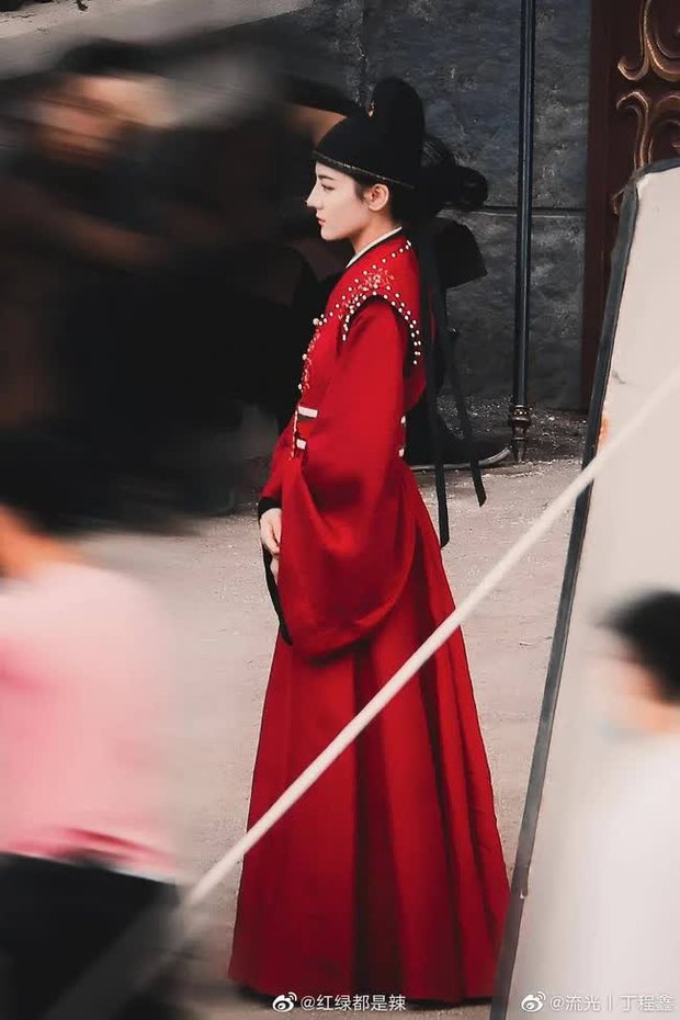 Loạt mỹ nhân cổ trang Hoa ngữ trong váy áo đỏ rực: Dương Mịch - Địch Lệ Nhiệt Ba - Lưu Thi Thi, ai đẹp hơn ai - Ảnh 4.