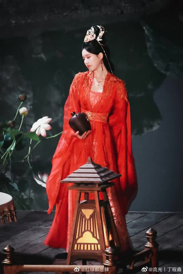 Loạt mỹ nhân cổ trang Hoa ngữ trong váy áo đỏ rực: Dương Mịch - Địch Lệ Nhiệt Ba - Lưu Thi Thi, ai đẹp hơn ai - Ảnh 6.