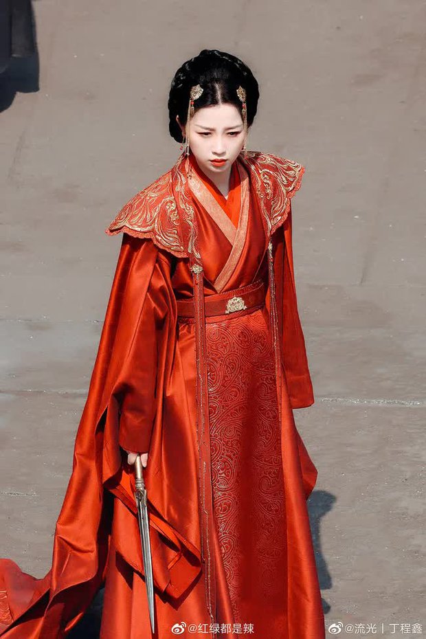 Loạt mỹ nhân cổ trang Hoa ngữ trong váy áo đỏ rực: Dương Mịch - Địch Lệ Nhiệt Ba - Lưu Thi Thi, ai đẹp hơn ai - Ảnh 9.