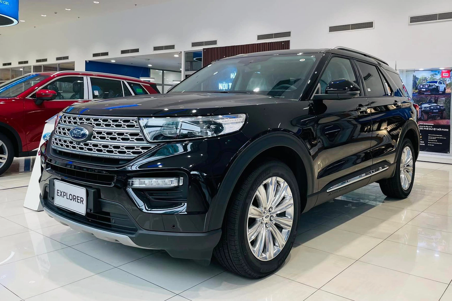 Loạt xe Ford tăng giá ở Việt Nam: Everest đắt nhất phân khúc, Explorer tăng mạnh nhưng vẫn rẻ hơn đối thủ - Ảnh 5.