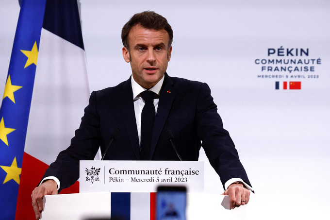 Tổng thống Macron phát biểu trước cộng đồng người Pháp ở Bắc Kinh ngày 5/4. Ảnh: Reuters