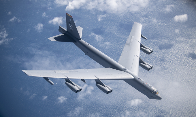 Oanh tạc cơ B-52 Mỹ diễn tập bay biển tháng 6/2020. Ảnh: USAF