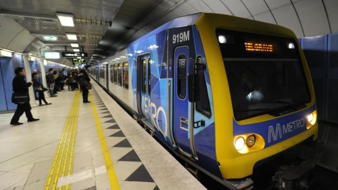 Three consortia have been shortlisted for contracts to help build Melbourne's Suburban Rail Loop. (Julian Smith/AAP PHOTOS)