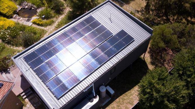 Rooftop solar systems provided more energy to the grid than all other renewable sources. (Lukas Coch/AAP PHOTOS)
