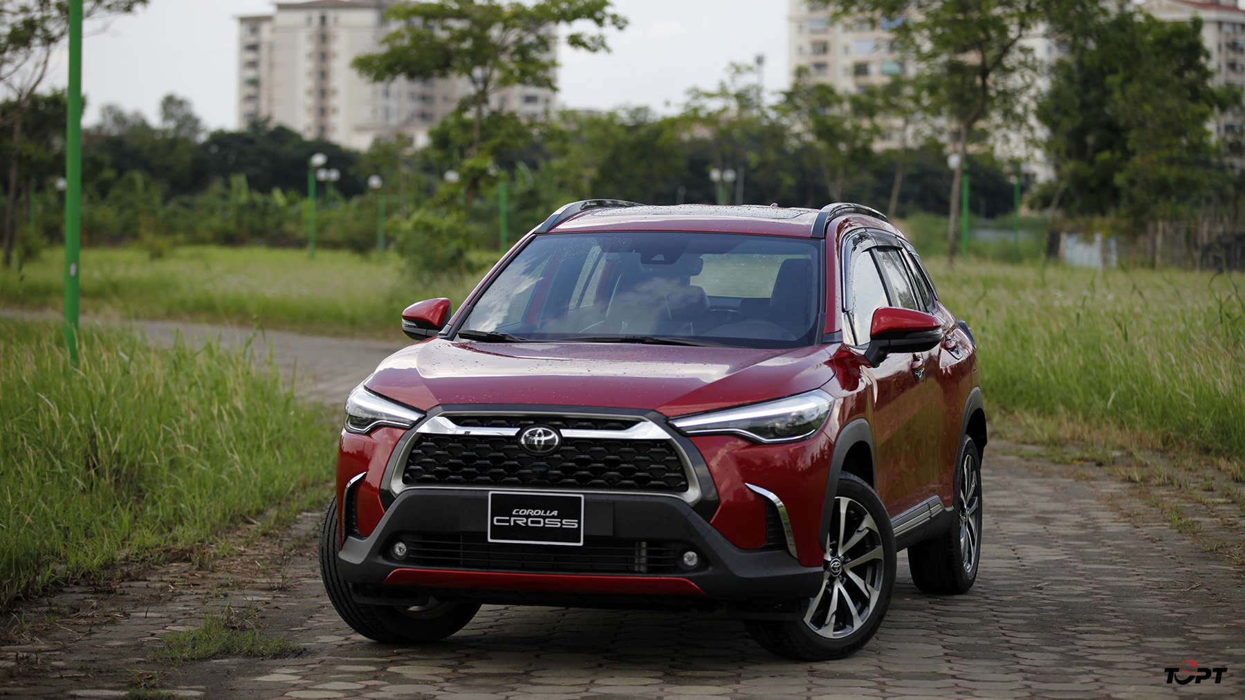 Toyota Corolla Cross giảm giá xả hàng tồn tại đại lý - Ảnh 1.