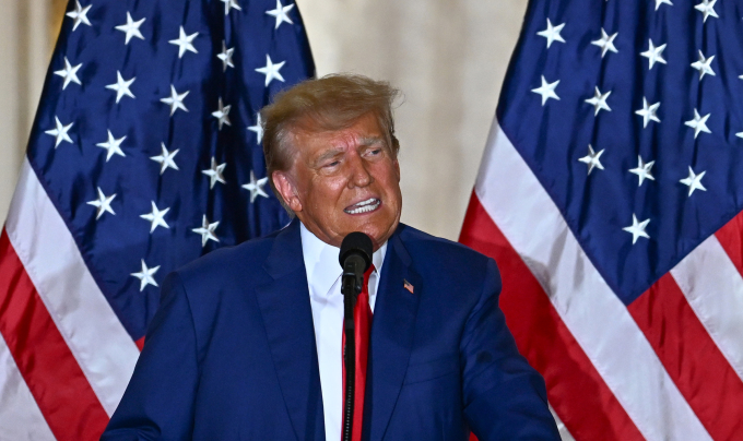 Cựu tổng thống Mỹ Donald Trump phát biểu ở Mar-a-Lago, Palm Beach, Florida, hôm 4/4. Ảnh: AFP