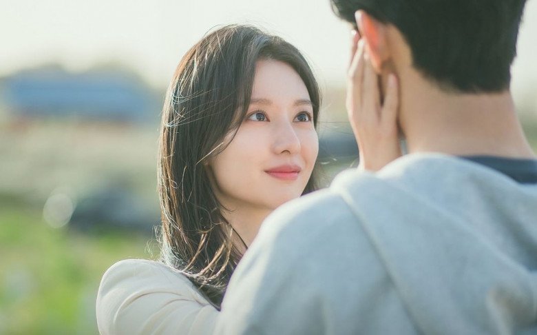 Kim Ji Won đang “làm mưa làm gió” với Queen of Tears.