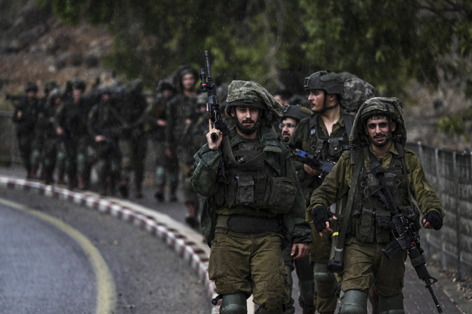 Quân đội Israel tuần tra gần biên giới với Lebanon vào tháng 10/2023. Ảnh: AFP