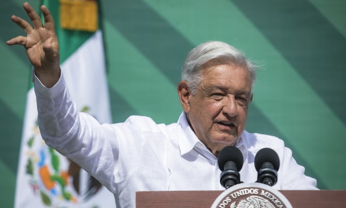 Tổng thống Mexico Andres Manuel Lopez Obrador phát biểu trong cuộc họp báo sáng 8/4 tại bang Sinaloa. Ảnh: AFP