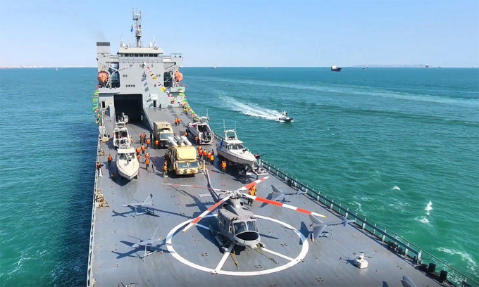 Chiến hạm Shahid Roudaki trong lễ biên chế tháng 11/2020. Ảnh: IRGC