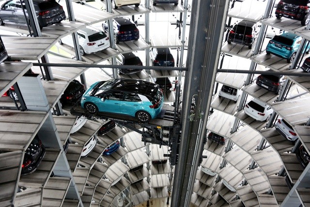Volkswagen không khốn đốn như nhiều người nghĩ: Hơn 10.000 lao động vẫn sống tốt, mỗi phút lại cho ra đời 1 chiếc xe - Ảnh 1.