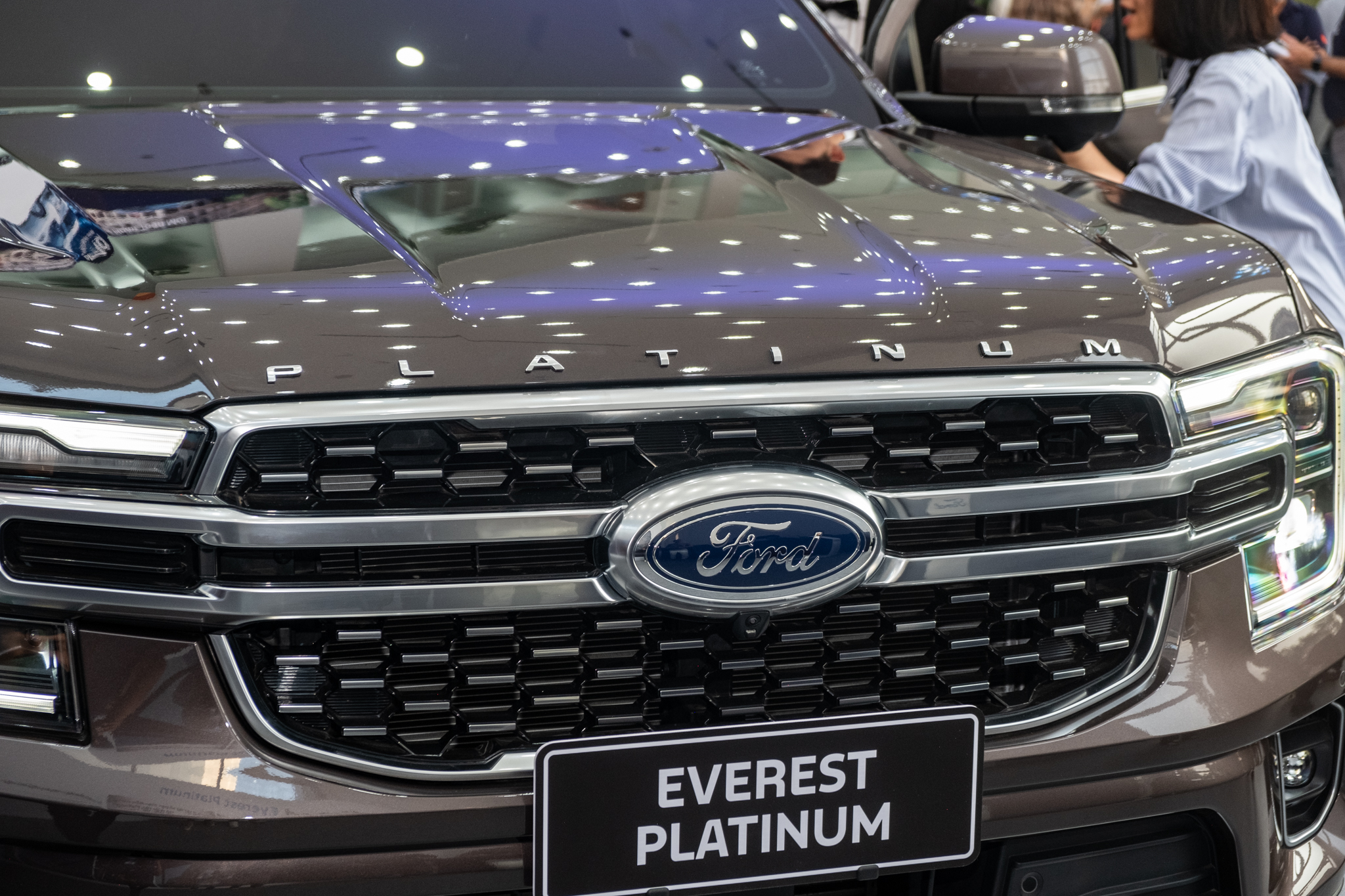 Cận cảnh Ford Everest Platinum vừa ra mắt Việt Nam: Vượt trội về công nghệ, động cơ gây tiếc nuối - Ảnh 3.
