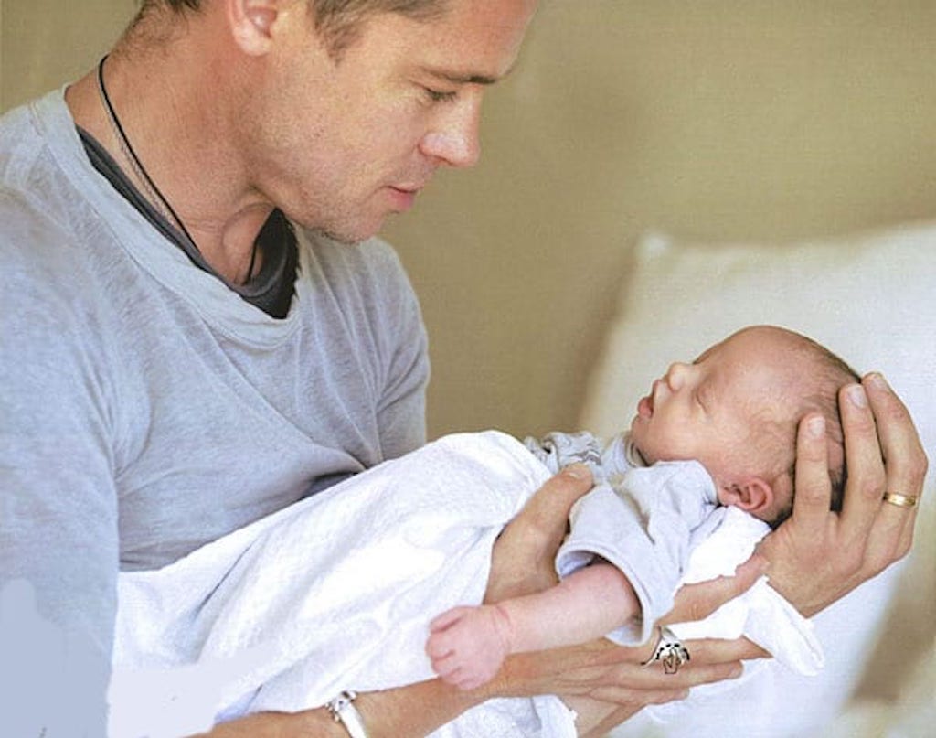 Brad Pitt và Shiloh khi cô bé mới chào đời.