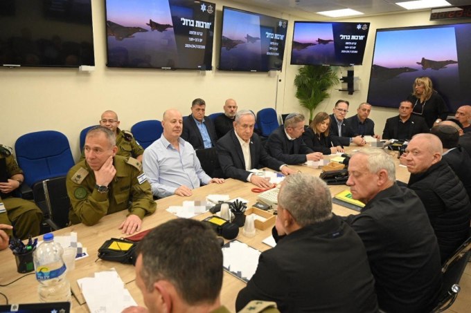 Chiến tranh Israel họp cùng Thủ tướng Benjamin Netanyahu vào rạng sáng 14/4 tại Tel Aviv, theo dõi diễn biến cuộc tấn công từ Iran. Ảnh: AFP