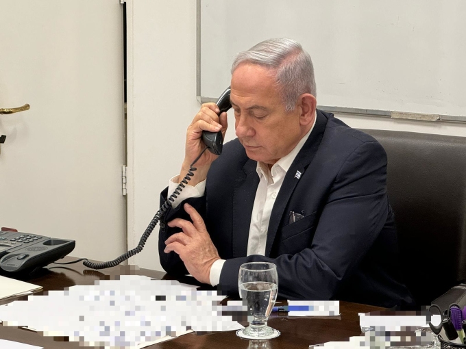 Thủ tướng Israel Benjamin Netanyahu điện đàm với Tổng thống Mỹ Joe Biden vào rạng sáng 14/4, từ sở chỉ huy quân sự Kirya ở Tel Aviv. Ảnh: Văn phòng Thủ tướng Israel