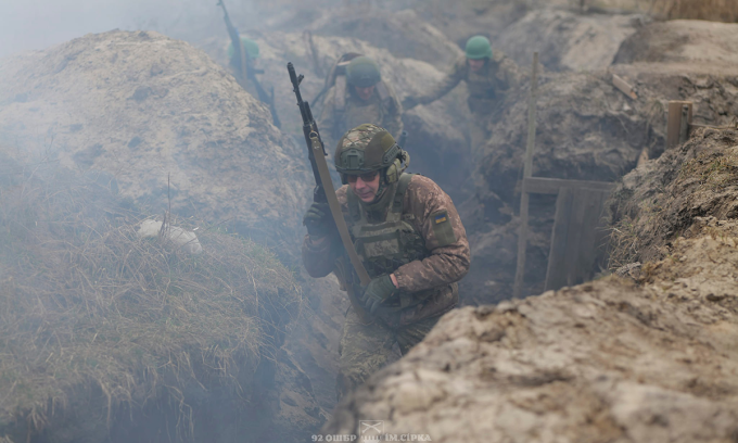 Lực lượng Ukraine trên tiền tuyến trong bức ảnh đăng ngày 10/4. Ảnh: Quân đội Ukraine