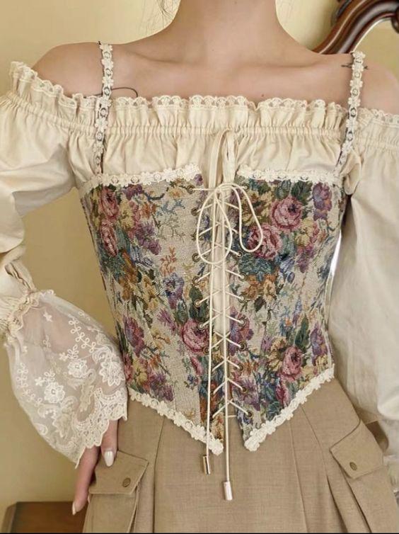 Áo corset cũng có thể phối với áo ngang vai, sơ mi bên trong để thêm phần kín đáo và cổ điển. Nàng có thể chọn corset siết dây để dễ căn chỉnh với việc layer nhiều lớp quần áo.