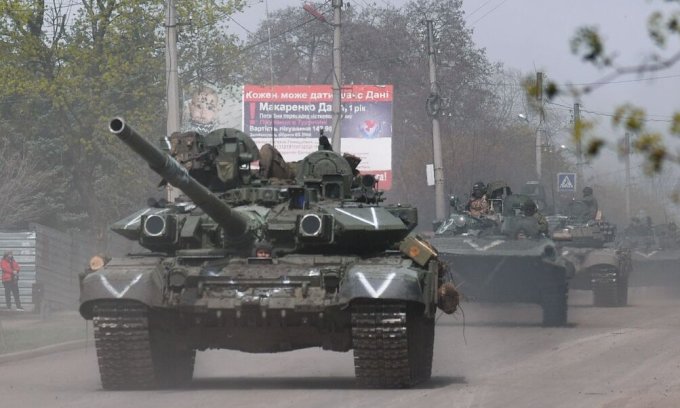 Xe tăng và thiết giáp Nga triển khai ở tỉnh Kharkov hồi năm 2022. Ảnh: RIA Novosti