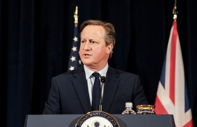 Ngoại trưởng Anh David Cameron tại cuộc họp báo ở thủ đô Washington, Mỹ ngày 9/4. Ảnh: Reuters