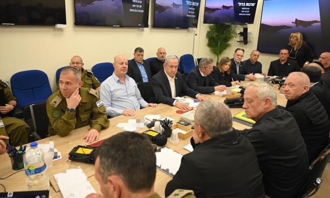 Nội các chiến tranh Israel họp bàn ở Tel Aviv hôm 13/4. Ảnh: Reuters
