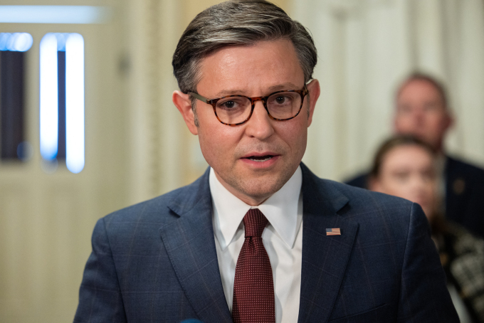Chủ tịch Hạ viện Mỹ Mike Johnson phát biểu trước truyền thông sau khi dự luật viện trợ cho Ukraine được thông qua ngày 20/4. Ảnh: AFP