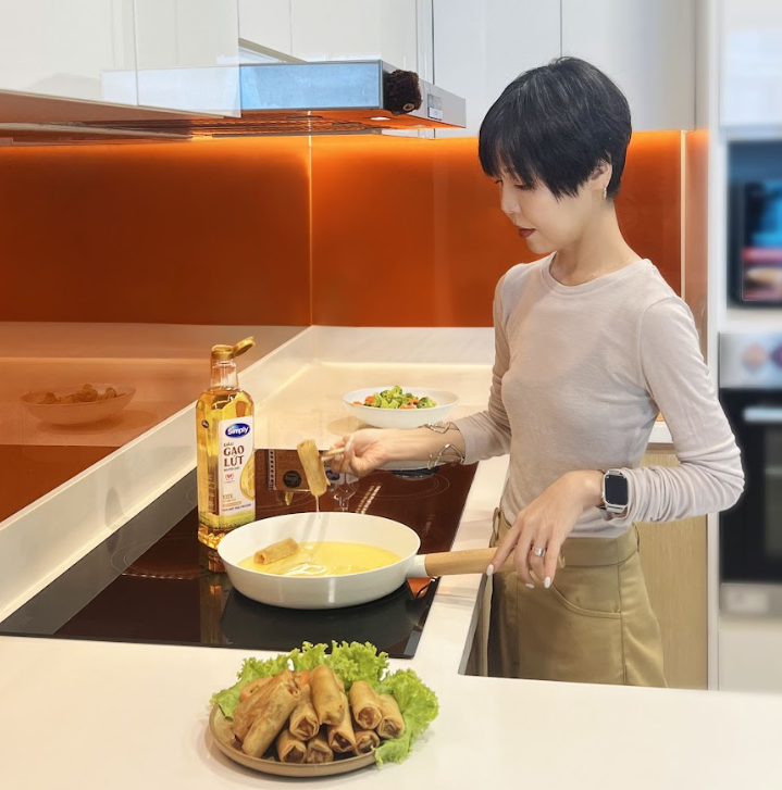 Chị Reina Abe (Nhật Bản) và nhiều người tiêu dùng Việt tin tưởng sử dụng dầu gạo lứt Simply trong việc nấu ăn hàng ngày để bảo vệ sức khỏe tim mạch