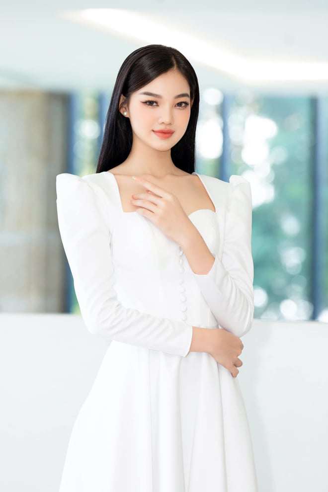 Hiện tại Bé Quyên muốn tập trung vào công việc người mẫu và trau dồi diễn xuất, dù vậy các fan sắc đẹp vẫn hy vọng người đẹp 2001 sẽ trở lại cuộc thi Hoa hậu vào một ngày không xa. 