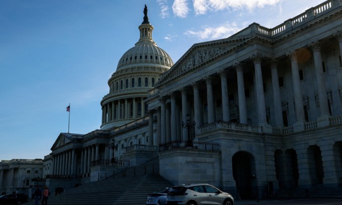 Bên ngoài Đồi Capitol khi các thượng nghị sĩ Mỹ bỏ phiếu về dự luật viện trợ nước ngoài hôm 24/4. Ảnh: Reuters