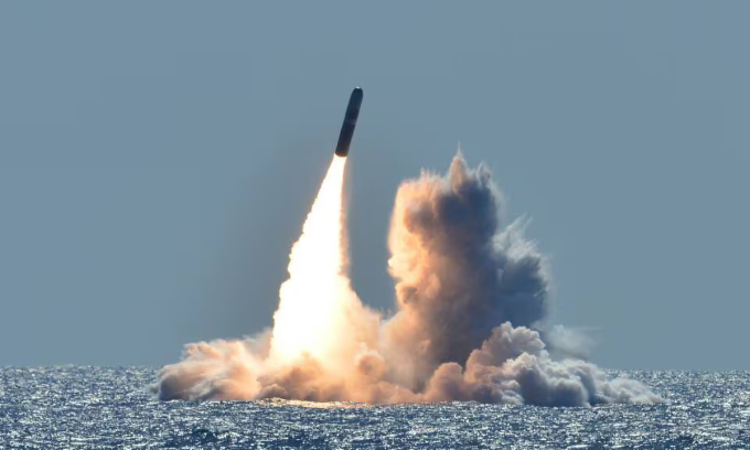 Tàu ngầm Mỹ phóng thử tên lửa Trident II D5 có khả năng mang đầu đạn hạt nhân hồi năm 2018. Ảnh: Hải quân Mỹ
