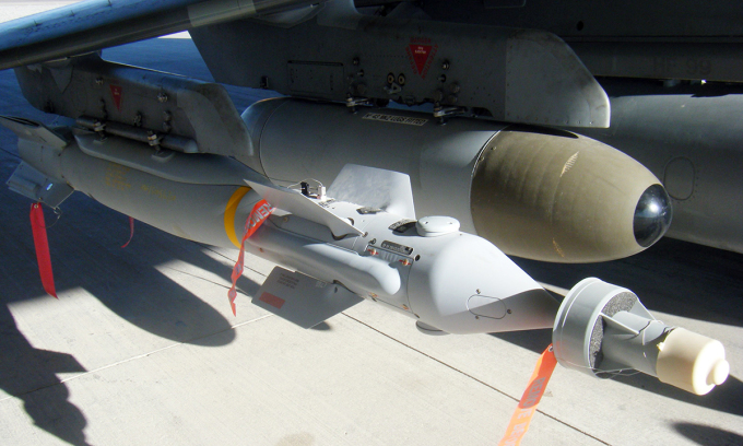 Bom Paveway IV trên tiêm kích Harrier GR9 của Anh tại Afghanistan tháng 1/2015. Ảnh: BQP Anh
