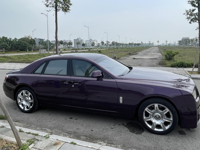 Rolls-Royce Ghost 11 năm tuổi nhưng vẫn rao bán 10 tỷ đồng: Ngoại hình độ lại phiên bản mới, chất lượng chưa chỉn chu - Ảnh 2.