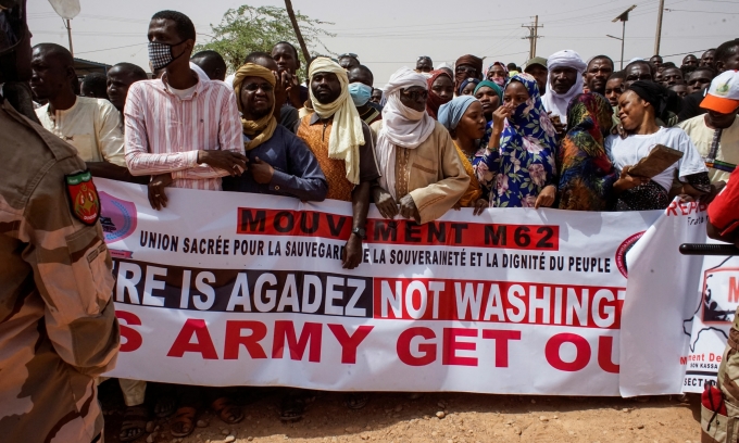 Người Niger biểu tình phản đối sự hiện diện của quân đội Mỹ ở Agadez ngày 21/4. Ảnh: Reuters