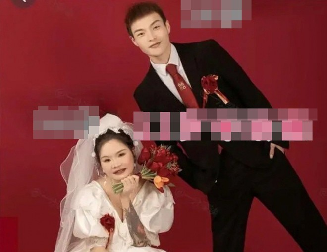 Lý Minh lấy vợ hơn 12 tuổi. 