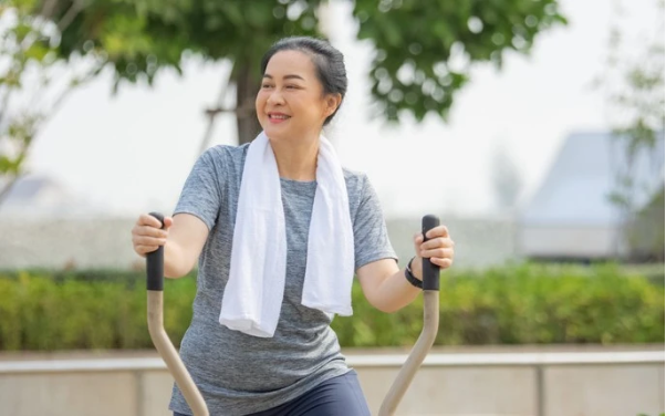 Tập thể dục giúp phòng ngừa loãng xương.