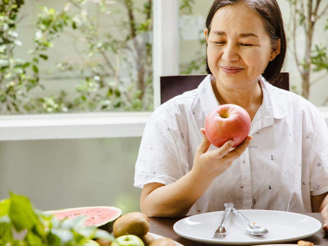 Trái cây giàu vitamin, khoáng chất và chất xơ, giúp cung cấp năng lượng mà không làm tăng nhiều calo.