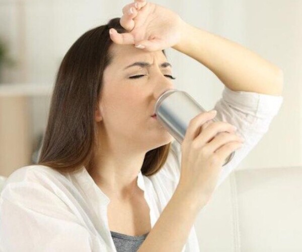 Khát nước có thể cảnh báo những nguy cơ sức khỏe. (Ảnh minh họa).
