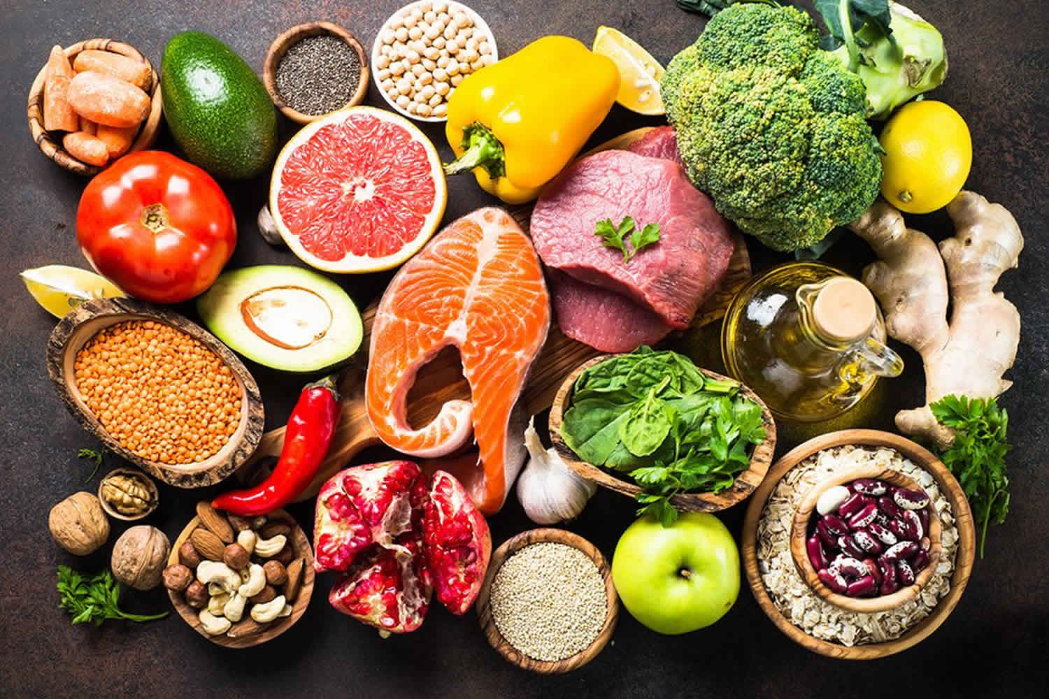 Người bị loạn thị cần chế độ ăn giàu dinh dưỡng, bổ sung vitamin và khoáng chất.