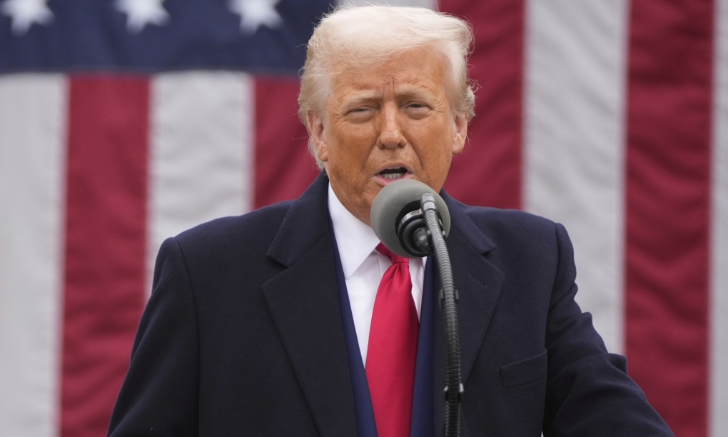 Tổng thống Donald Trump tại Vườn Hồng, Nhà Trắng ngày 2/4. Ảnh: AP
