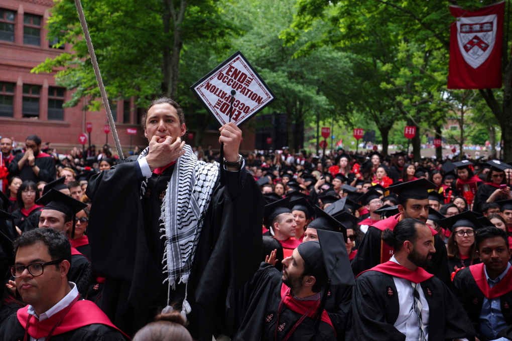 Biểu tình trong khuôn viên Đại học Harvard ngày 23/5/2024. Ảnh: Reuters