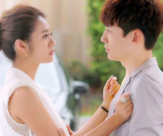 Trong phòng nam nữ ngủ chung chiếc giường thì chuyện gì đến cũng đã đến. (Ảnh minh họa)