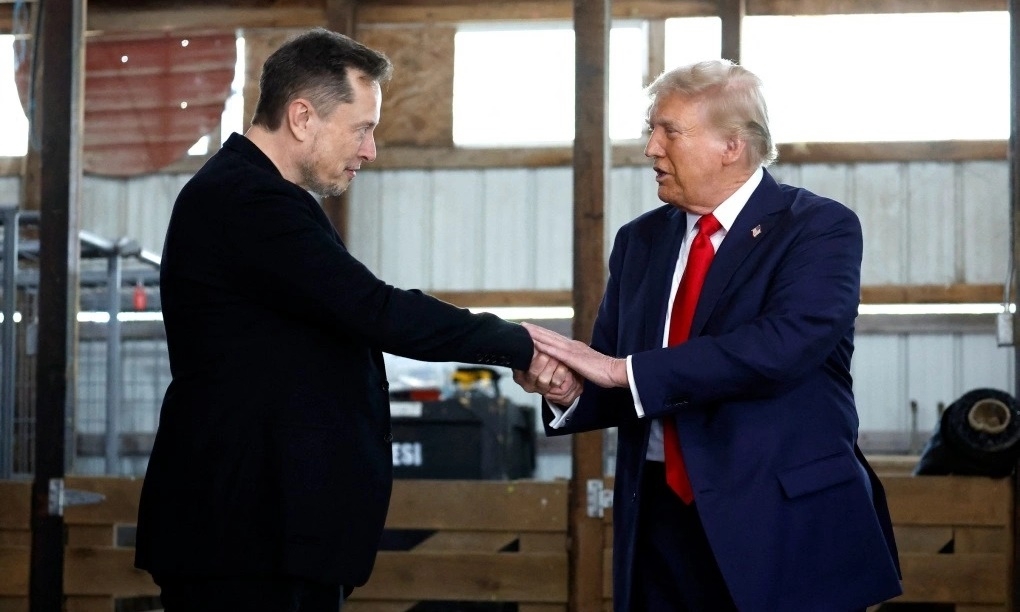 Tỷ phú Elon Musk và ông Donald Trump tại Butler, Pennsylvania, Mỹ, hồi tháng 10/2024. Ảnh: Reuters